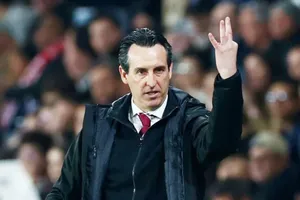 HLV Unai Emery tuyên bố Aston Villa có thể lật ngược tình thế dù thua 1-3 trước Paris Saint-Germain.