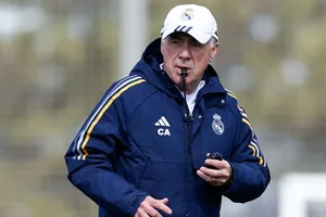 HLV Carlo Ancelotti đã đưa ra hình phạt hủy bỏ một ngày nghỉ sau trận thua Arsenal.