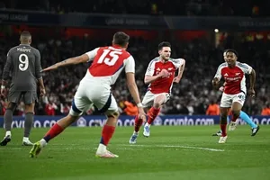 Declan Rice (giữa, Arsenal) ăn mừng bàn thắng trước Real Madrid