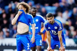 Leicester City trở lại Championship ngay lập tức sau thất bại 0-1 trước Liverpool.