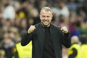 HLV Hansi Flick vui mừng khi quyết định xoay vòng đội hình Barcelona phát huy tác dụng.