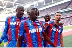Crystal Palace đánh bại Aston Villa với tỷ số thuyết phục 3-0 để vào chung kết FA Cup.