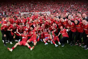 Liverpool chính thức vô địch Premier League sau chiến thắng 5-1 trước Tottenham.