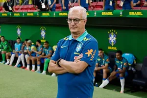 HLV Dorival Junior sau khi rời đội tuyển Brazil trong tháng 3 đã ký hợp đồng với Corinthians đến hết năm 2026. 