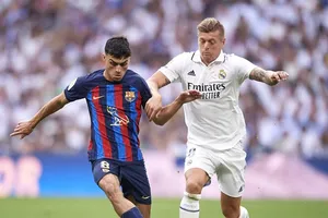 Toni Kroos tin rằng Pedri là tiền vệ xuất sắc nhất thế giới và quan trọng nhất với Barcelona.