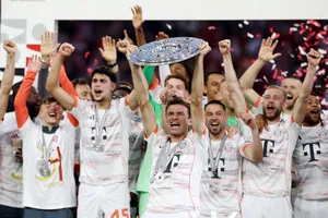 Thomas Muller nâng cao danh hiệu Bundesliga thứ 13 kỷ lục trước khi chia tay Bayern Munich. 