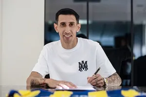 Nhà vô địch thế giới Angel Di Maria đã “trở về nhà” khoác áo Rosario Central sau 20 năm.