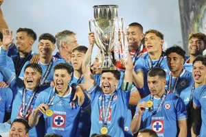 Cruz Azul đánh bại Vancouver Whitecaps 5-0 và nâng cao chiếc cúp CONCACAF Champions Cup thứ 7 kỷ lục.