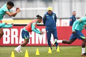 HLV Carlo Ancelotti giám sát những buổi tập phấn khởi và tích cực của tuyển Brazil.