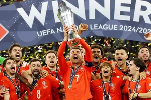 Cristiano Ronaldo cùng Bồ Đào Nha lần thứ 2 nâng cao chức vô địch UEFA Nations League.