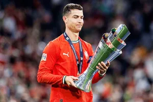 Cristiano Ronaldo xác nhận cam kết với Al Nassr sau khi giúp Bồ Đào Nha vô địch UEFA Nations League.