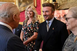 David Beckham đã được phong tước Hiệp sĩ vì những đóng góp cho thể thao và từ thiện.