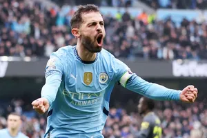 HLV Pep Guardiola tự phá vỡ quy tắc khi chỉ định Bernardo Silva làm đội trưởng mới của Man.City.