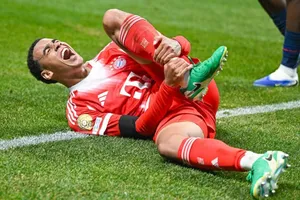 Jamal Musiala đối mặt với "thời gian dài" ngồi ngoài sau khi bị gãy xương mác và trật mắt cá chân