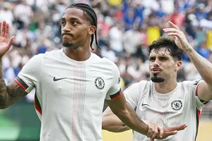 Joao Pedro không ăn mừng khi ghi cú đúp bàn thắng giúp Chelsea đánh bại đội bóng cũ Fluminense 2-0.