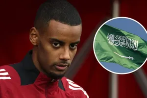 Alexander Isak được Al-Hilal đề nghị hợp đồng trị giá 32 triệu bảng/năm nhưng vẫn quyết tâm chuyển đến Liverpool.