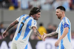 Rodrigo De Paul lần đầu sát cánh với người đàn anh Lionel Messi ở cấp CLB.