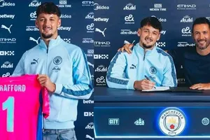 Man.City đã tái ký hợp đồng với thủ môn James Trafford từ Burnley sau 2 năm.