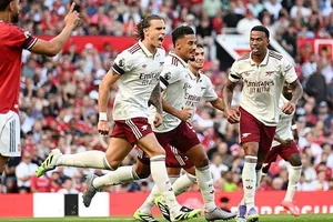 Hậu vệ Riccardo Calafiori ghi bàn thắng duy nhất giúp Arsenal thắng 1-0 tại Man.United.