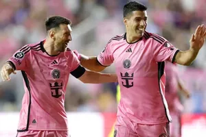 Luis Suarez tiết lộ anh và Lionel Messi đã bàn về kế hoạch cùng nhau giải nghệ.