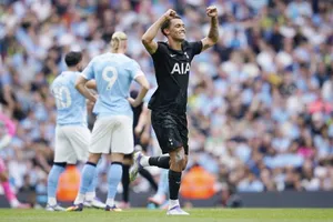 Brennan Johnson khai mở chiến thắng ấn tượng 2-0 ngay trên sân Man.City.