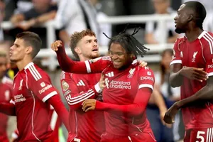 Tài năng 16 tuổi Rio Ngumoha ghi bàn thắng quyết định cho Liverpool ở phút bù giờ thứ 10.