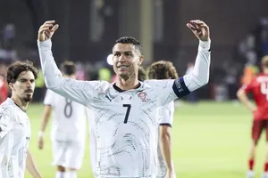 Cristiano Ronaldo ghi cú đúp giúp Bồ Đào Nha khởi đầu chiến dịch vòng loại bằng chiến thắng 5-0 trước Armenia.