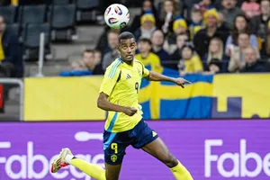 Alexander Isak đang khiến Thụy Điển gặp khó và cũng chưa sẵn sàng cho Liverpool.