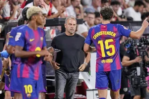 HLV Hansi Flick và Barcelona đối mặt nhiều thách thức sau kỳ nghỉ quốc tế.