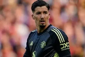 Ruben Amorim hy vọng Altay Bayindir có thể sánh ngang với Van der Sar trong trận derby