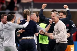 HLV Kasper Hjulmand khởi đầu thuận lợi khi Leverkusen đánh bại Eintracht Frankfurt 3-1.