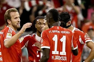 Bayern Munich tiếp tục phong độ hủy diệt với chiến thắng 5-0 trước Hamburger SV.