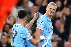 Erling Haaland trở thành cầu thủ nhanh nhất ghi 50 bàn tại Champions League chỉ sau 49 trận.