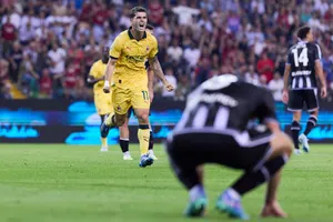 Christian Pulisic ghi cú đúp và góp công vào một bàn thắng khác giúp AC Milan thắng 3-0 trên sân Udinese.
