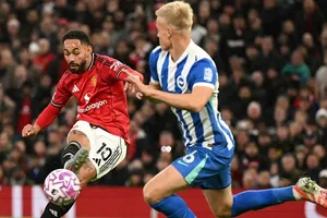 Matheus Cunha (trái) mở tỷ số cho Man United từ phút 14