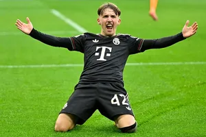 Lennart Karl tiếp tục ghi bàn giúp Bayern Munich có chiến thắng thứ 13 liên tiếp trên mọi đấu trường.