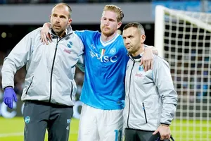 Kevin De Bruyne tổn thương nghiêm trọng ở cơ đùi dự kiến sẽ phải ngồi ngoài “vài tháng”.