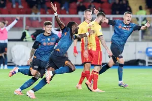 Andre-Frank Anguissa ghi bàn thắng duy nhất ở phút 69 giúp Napoli thắng 1-0 tại Lecce.
