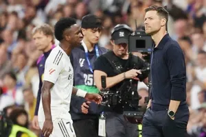 Vinicius Junior phản ứng không thể chấp nhận được sau quyết định thay người của HLV Xabi Alonso.