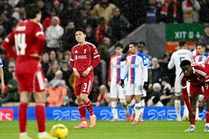 Liverpool chia tay Cúp Liên đoàn khi thua 0-3 trước Crystal Palace tại Anfield.