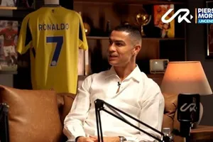 Cristiano Ronaldo chia sẻ trong một cuộc trò chuyện cởi mở và riêng tư với Piers Morgan