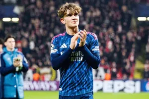 Max Dowman của Arsenal trở thành cầu thủ đầu tiên ở tuổi 15 thi đấu tại Champions League.