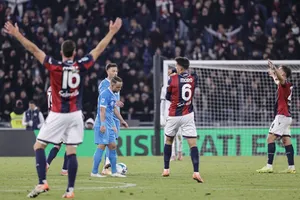 Napoli không ghi được bàn nào trong 3 trận liên tiếp và thua 0-2 tại Bologna.