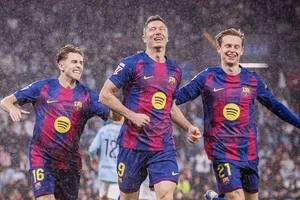 HLV Hansi Flick tin rằng Barcelona đã đáp trả chỉ trích khi đánh bại Celta Vigo 4-2.