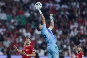 Thủ thành Unai Simon tỏa sáng trong khung thành La Roja