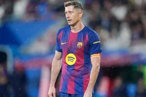 Barcelona yêu cầu Robert Lewandowski ngừng ghi bàn có vẻ nên được xem là lời nói đùa. Ảnh: Football.fr