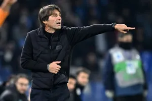 HLV Antonio Conte của Napoli.