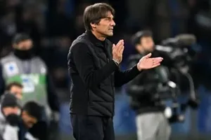 HLV Antonio Conte quyết thắng trong ngày trọng đại của Napoli