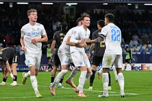 Scott McTominay giúp Napoli đánh bại FK Qarabag 2-0 nhân kỷ niệm 5 năm ngày mất của huyền thoại Diego Maradona.