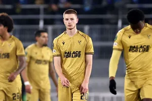 Crystal Palace hoang phí vô số cơ hội đã thua ngược 1-2 tại Strasbourg.